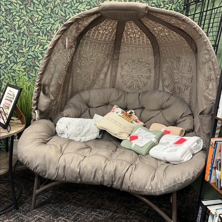 16. Sweet Escape: Cozy Outdoor Reading Spot