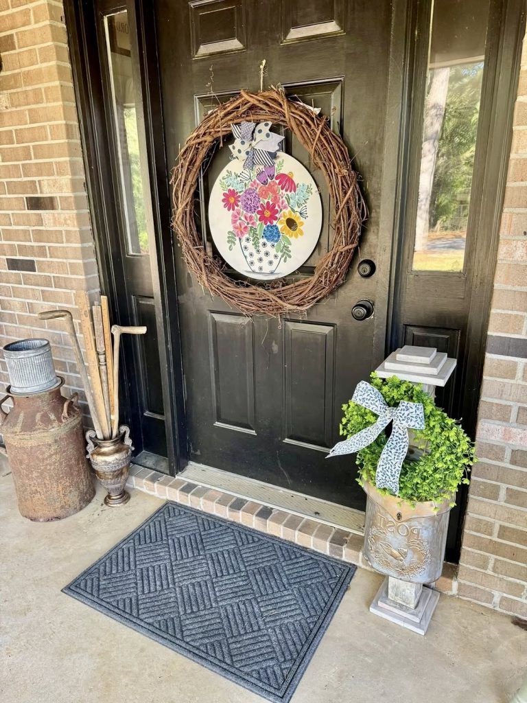 17. Vintage Rustic Style Meets Floral Details