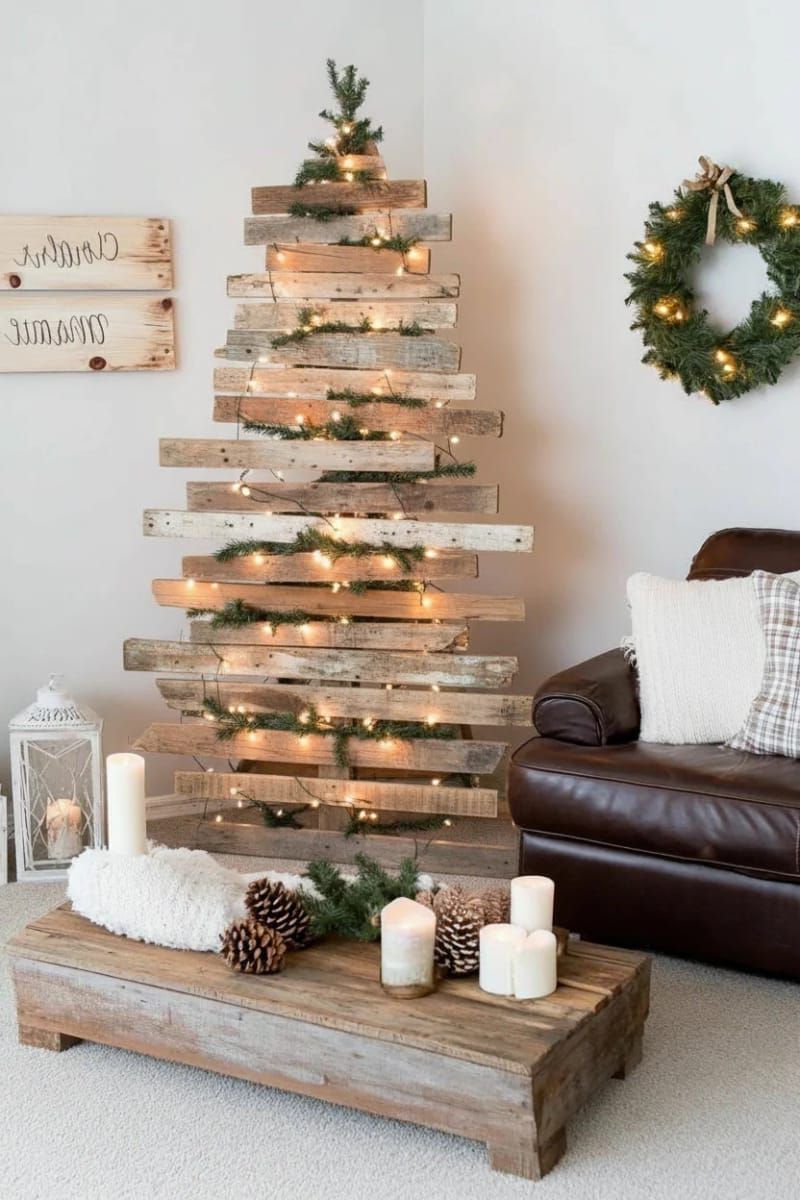 1. Uneven pallet tree with fairy lights and burlap trim