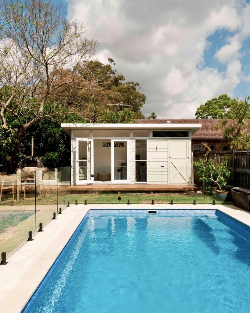 9. A Modern, Compact Pool Setup