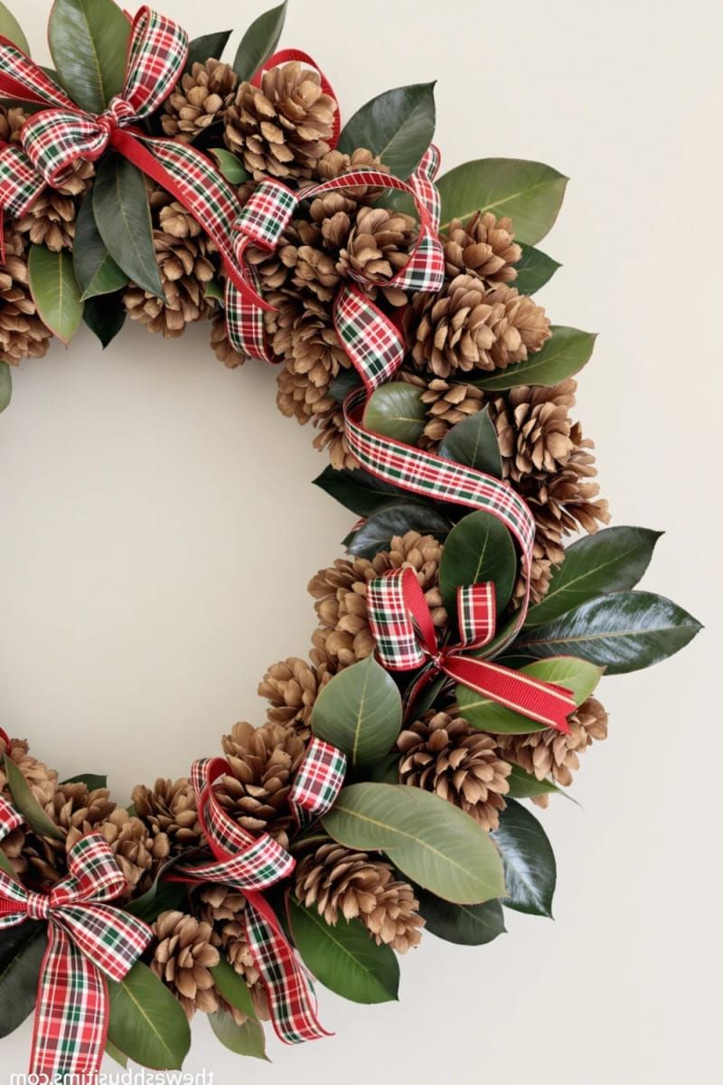 17. Pinecone and magnolia wreath with plaid details - photo 2