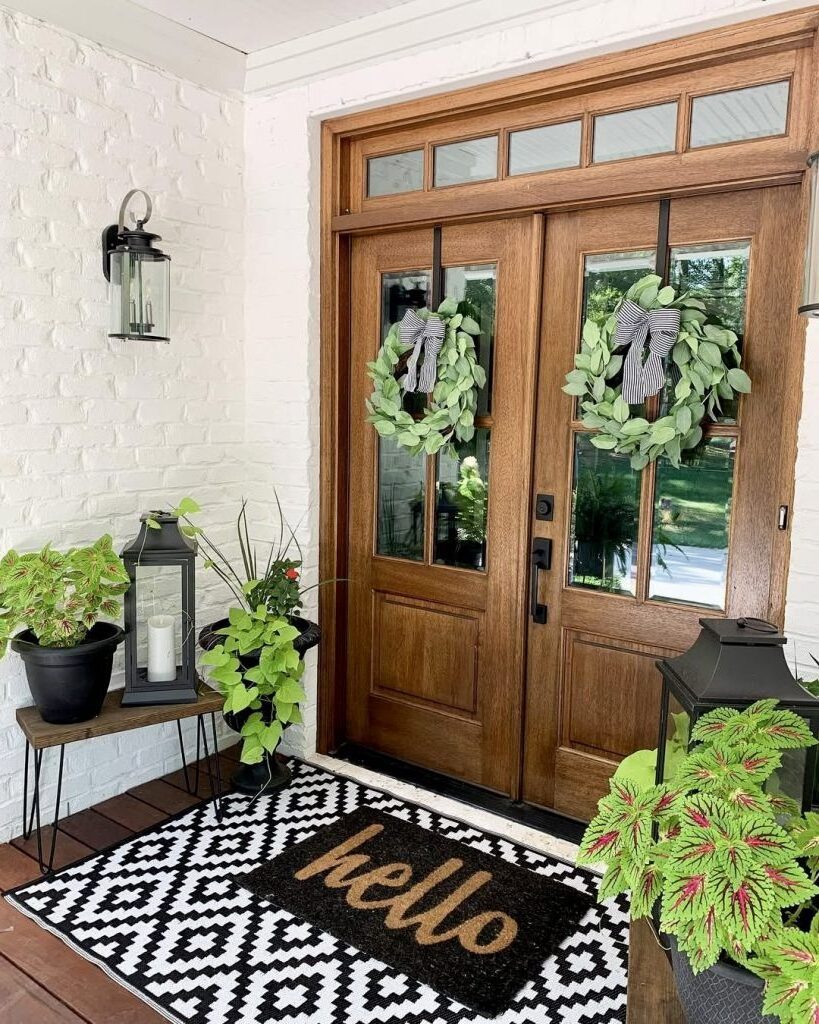4. Layered Greenery With a Neutral Rug
