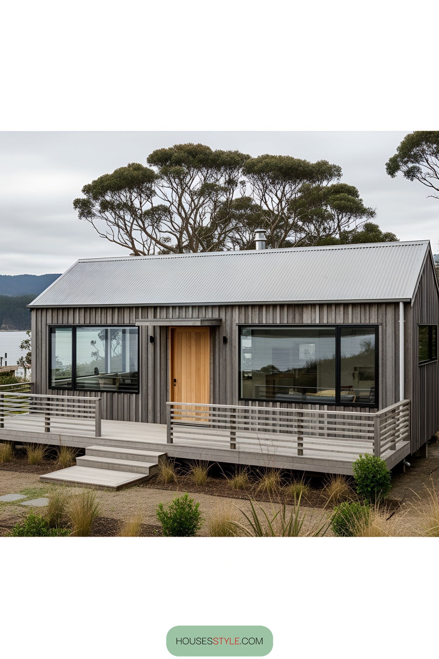 A Sun-Soaked Hut for a Seabreeze Getaway