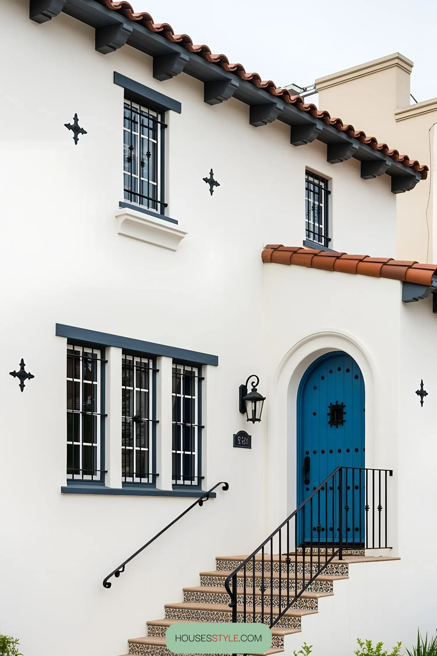 Coastal Casa With a Blue Accent