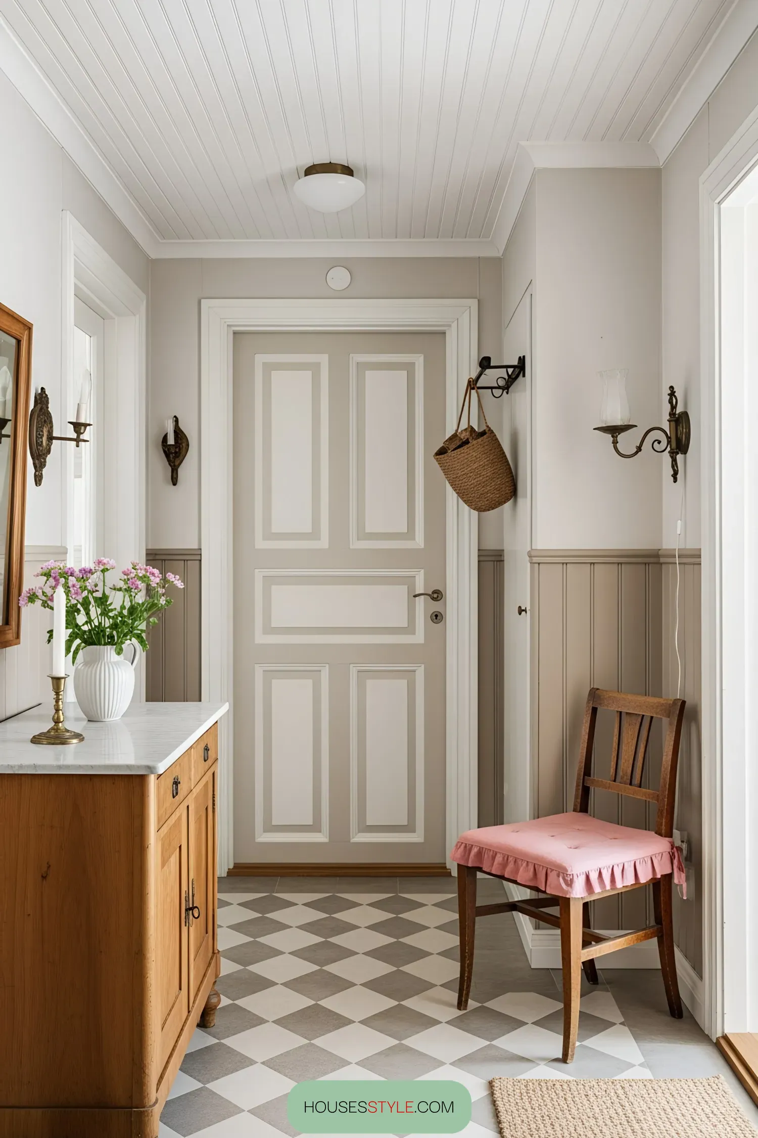 Swedish Elegance in the Entryway
