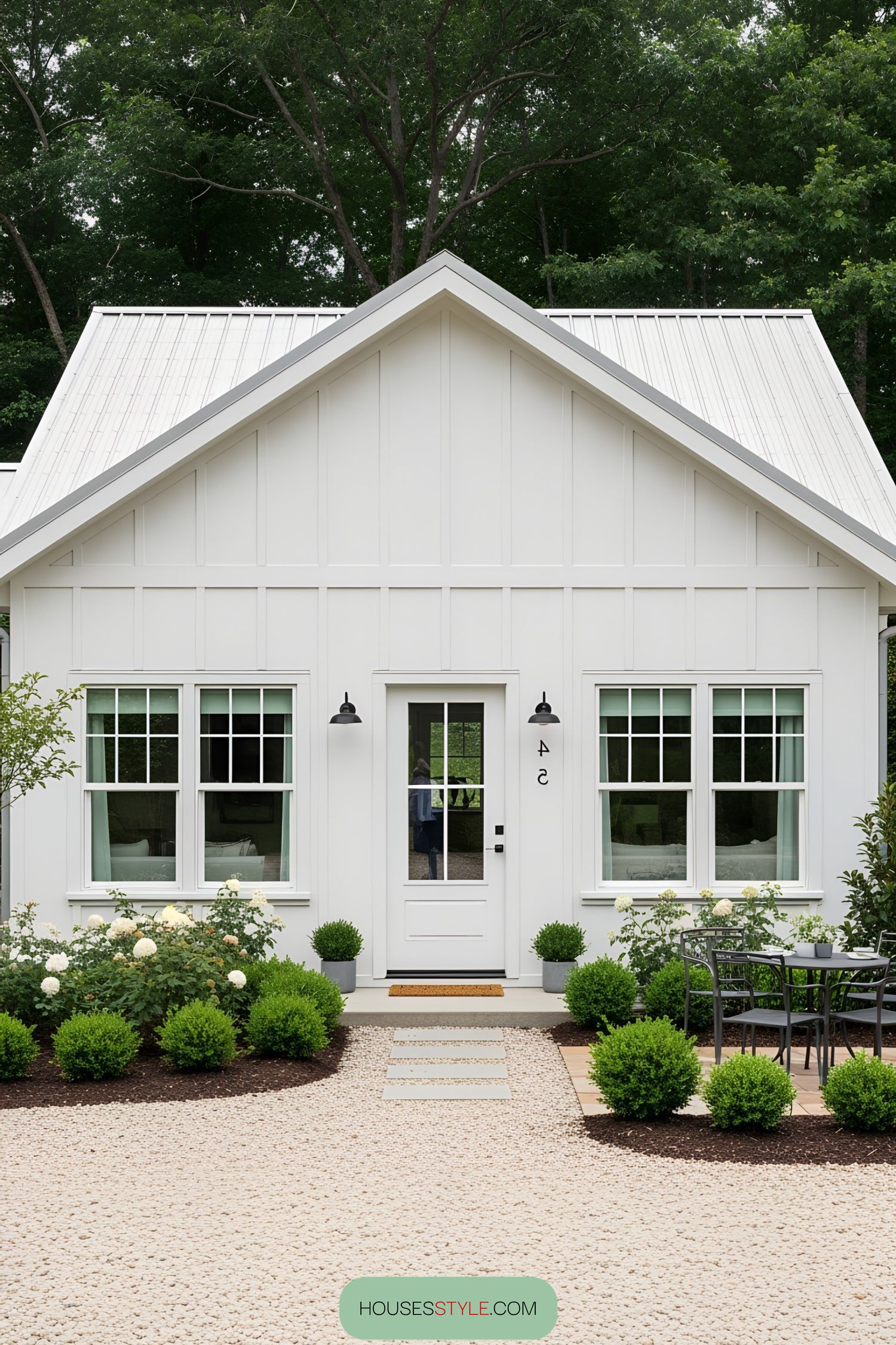 A Quiet White Retreat Built on Simplicity