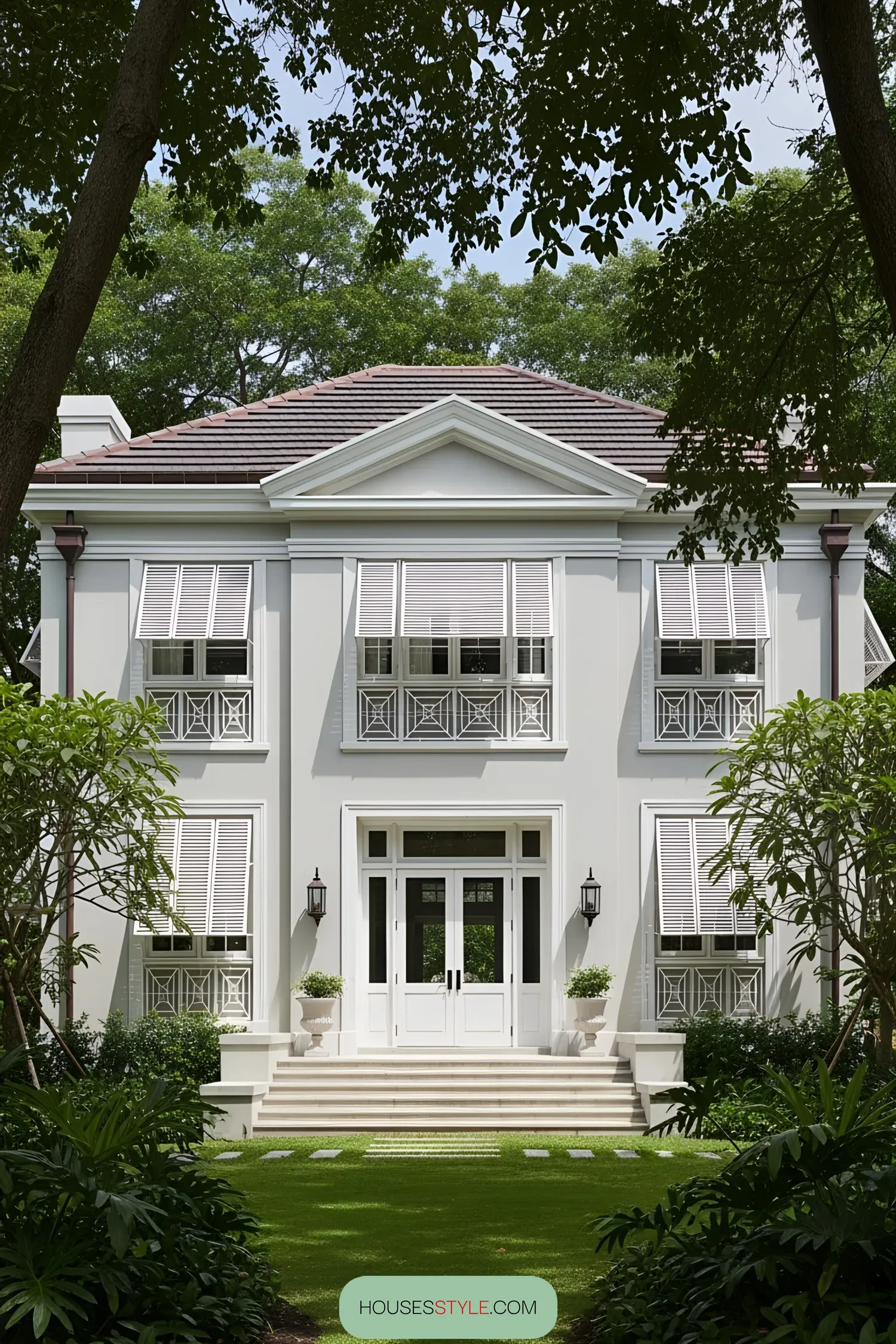 Colonial Design Balanced Under a Tropical Canopy