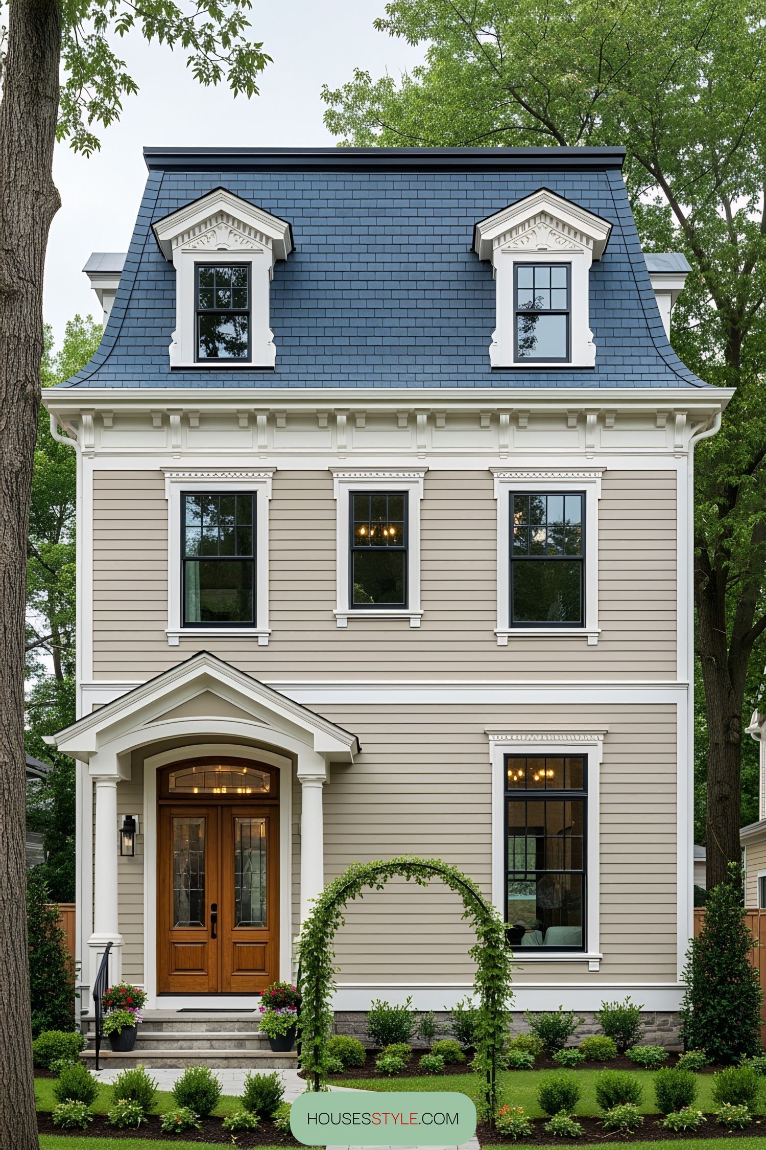 A Tiny Victorian Dollhouse Come to Life