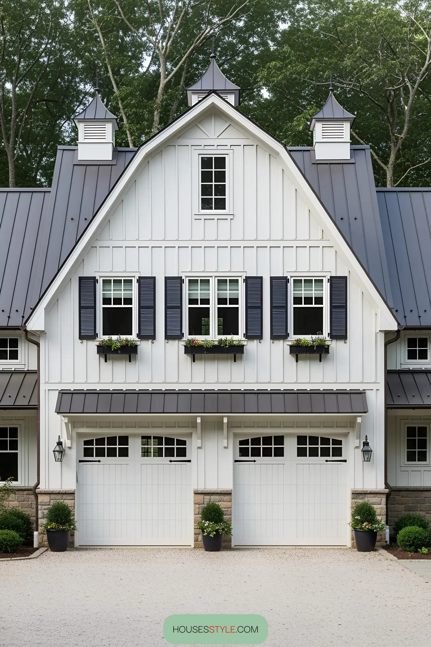 Charming Barnhouse With Twin Carriage Doors