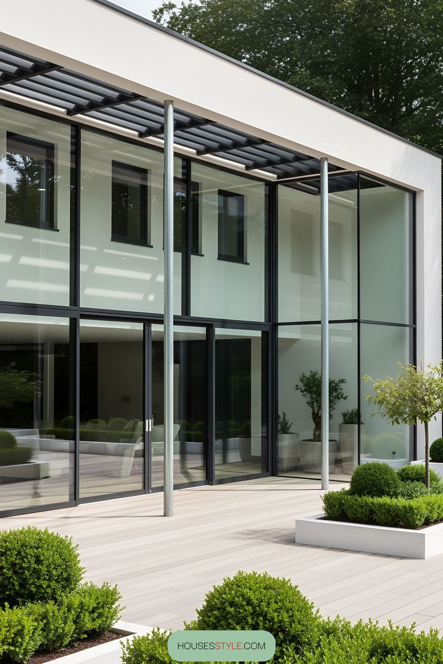 A Garden Retreat Built From Glass