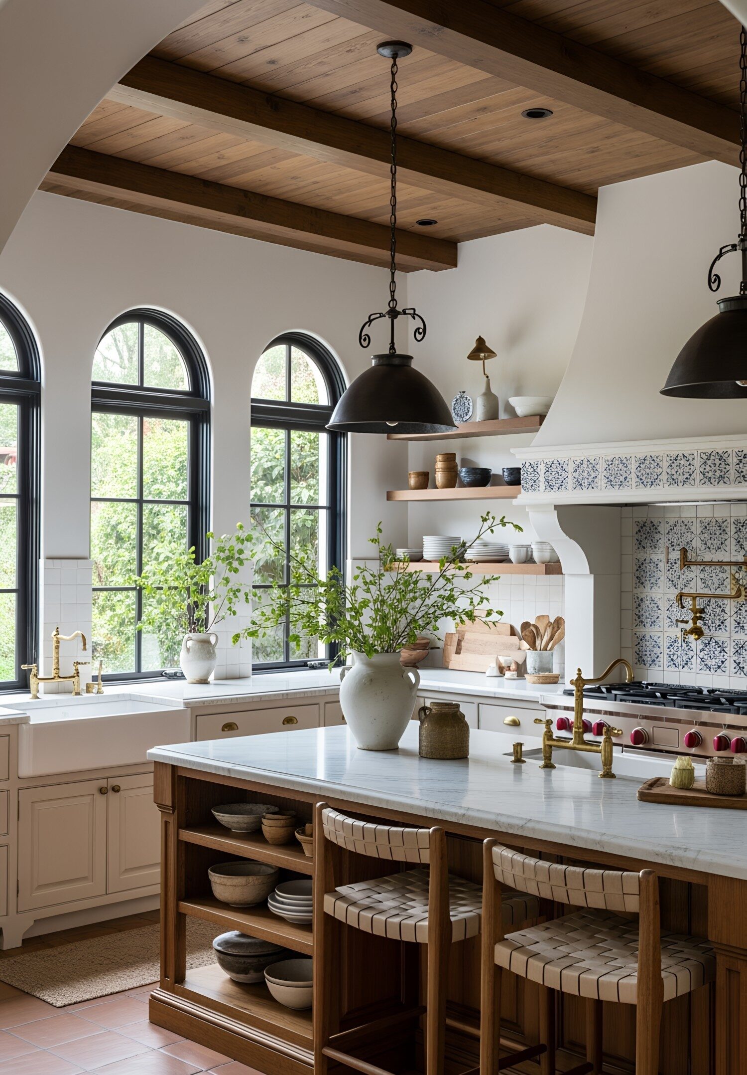 22 Spanish Style Home Interiors Full of Warmth and Shine