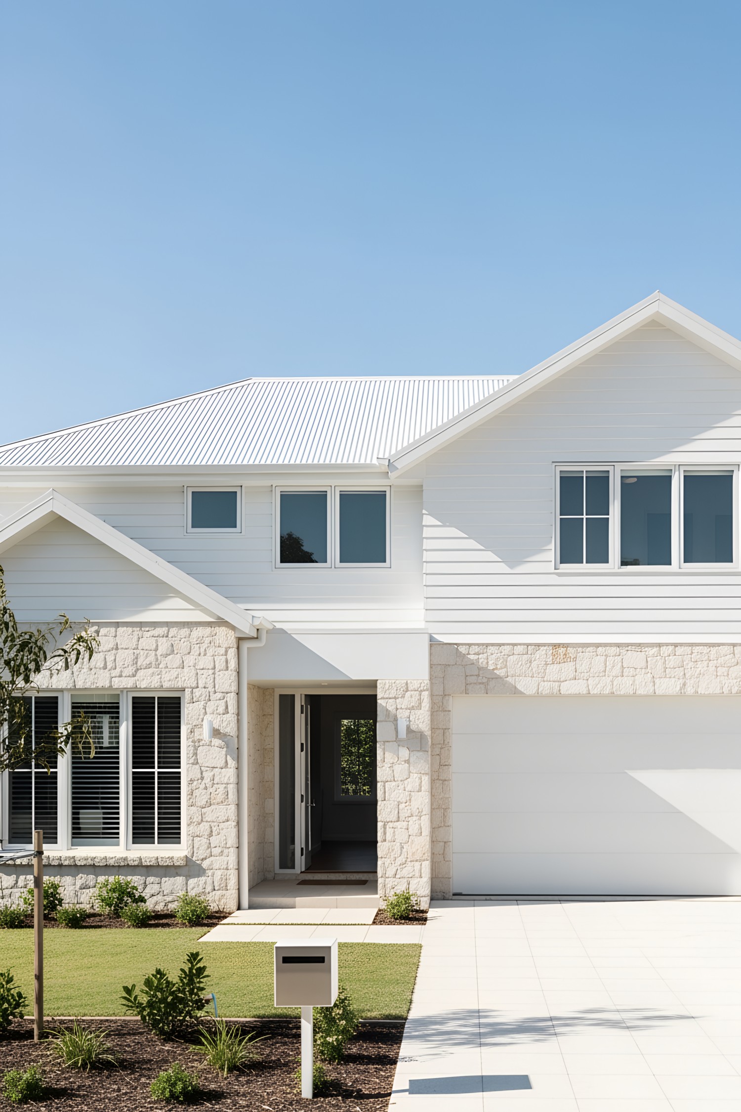 20 Coastal Facades That Bring the Beach Vibe Home