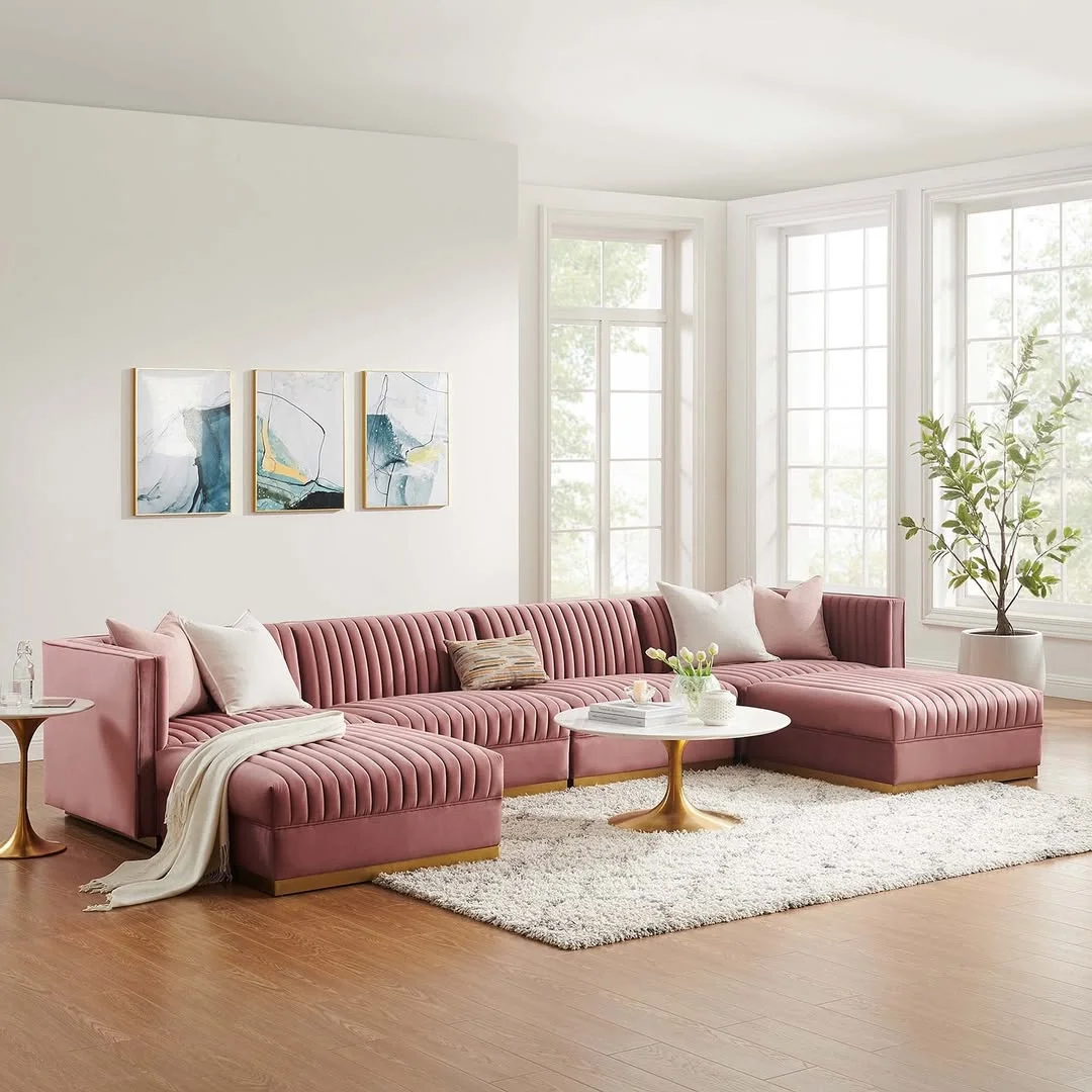 4. Muebles tapizados en terciopelo