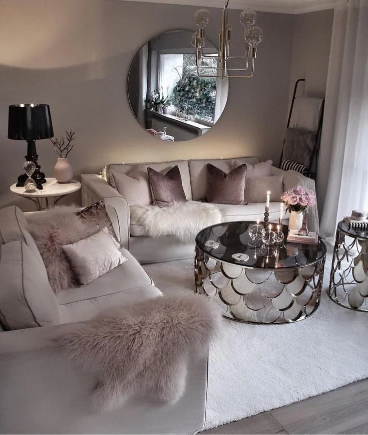 11. Detalles metálicos decorativos