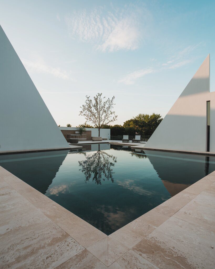 2. Clean-Lined Geometric Pool Designs