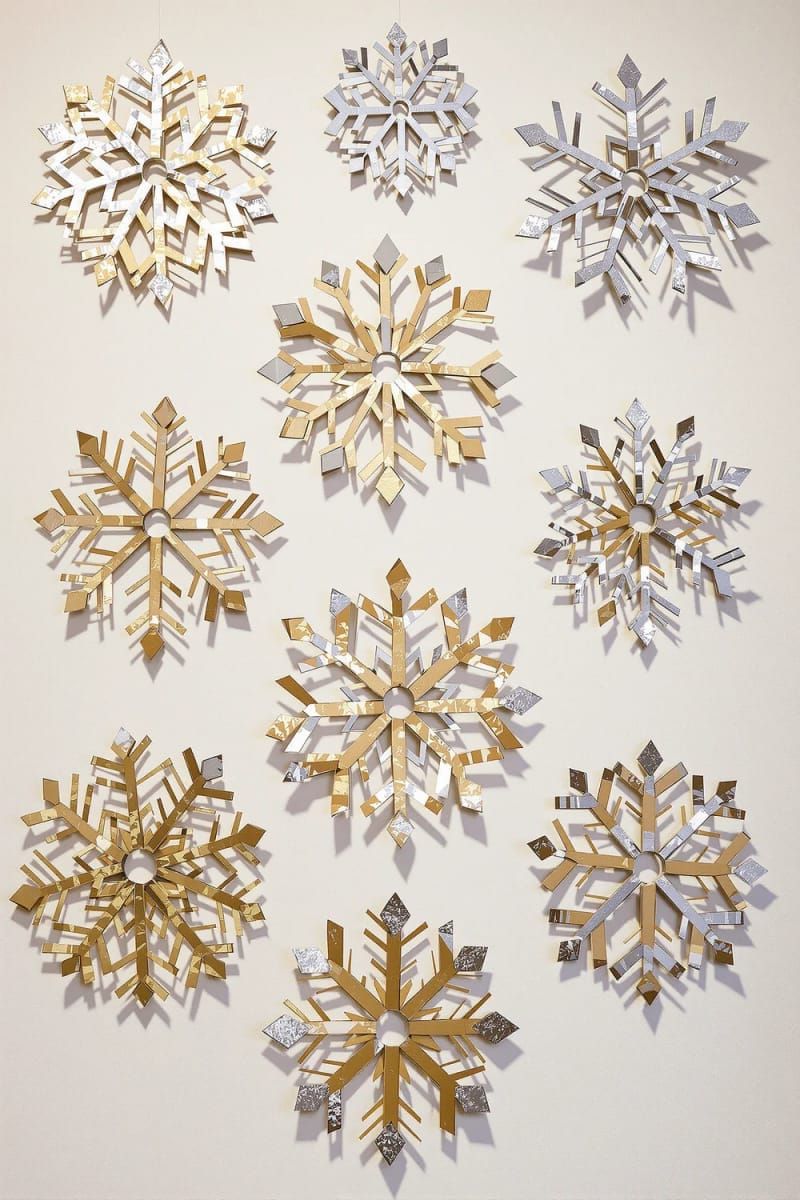 20. Metallic Toilet Paper Roll Snowflake Wall Art - photo 3