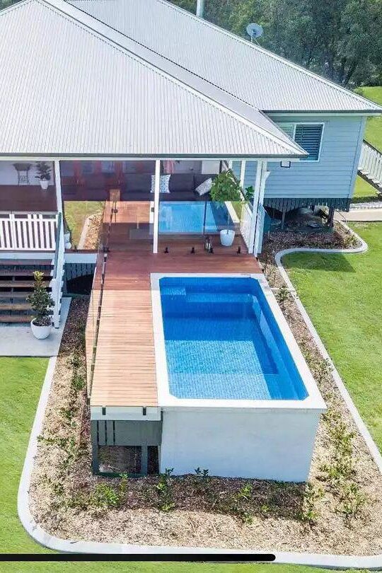 A Welcoming Deck Around the Plunge Pool