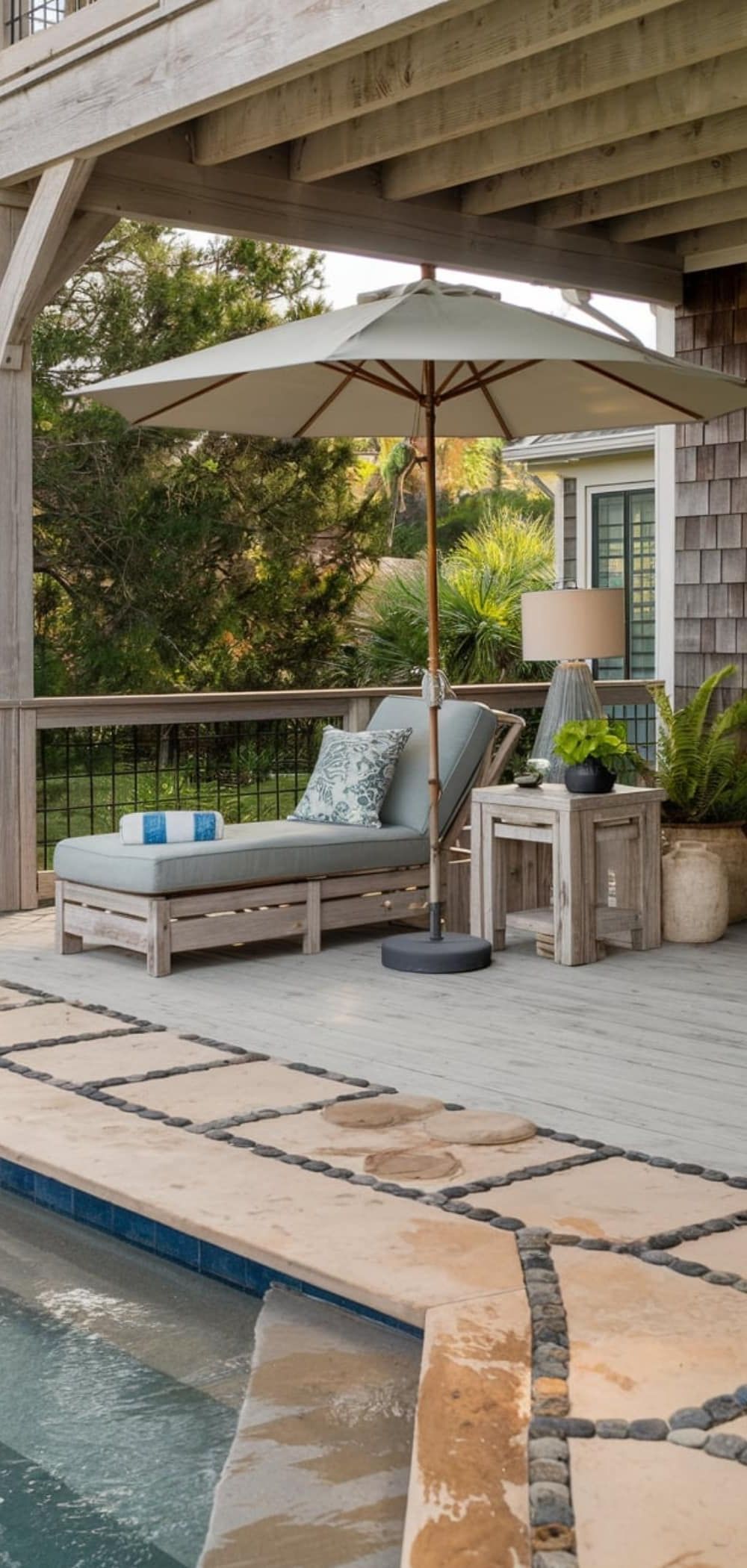 7. Pairing Weathered Wood With Coastal Decor