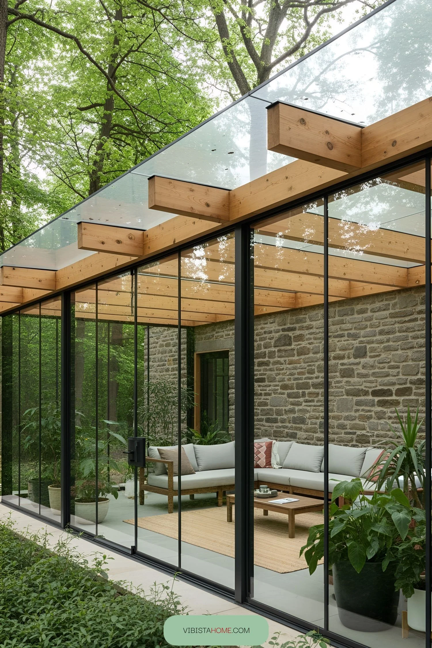 A Woodland Glass Retreat in Nature