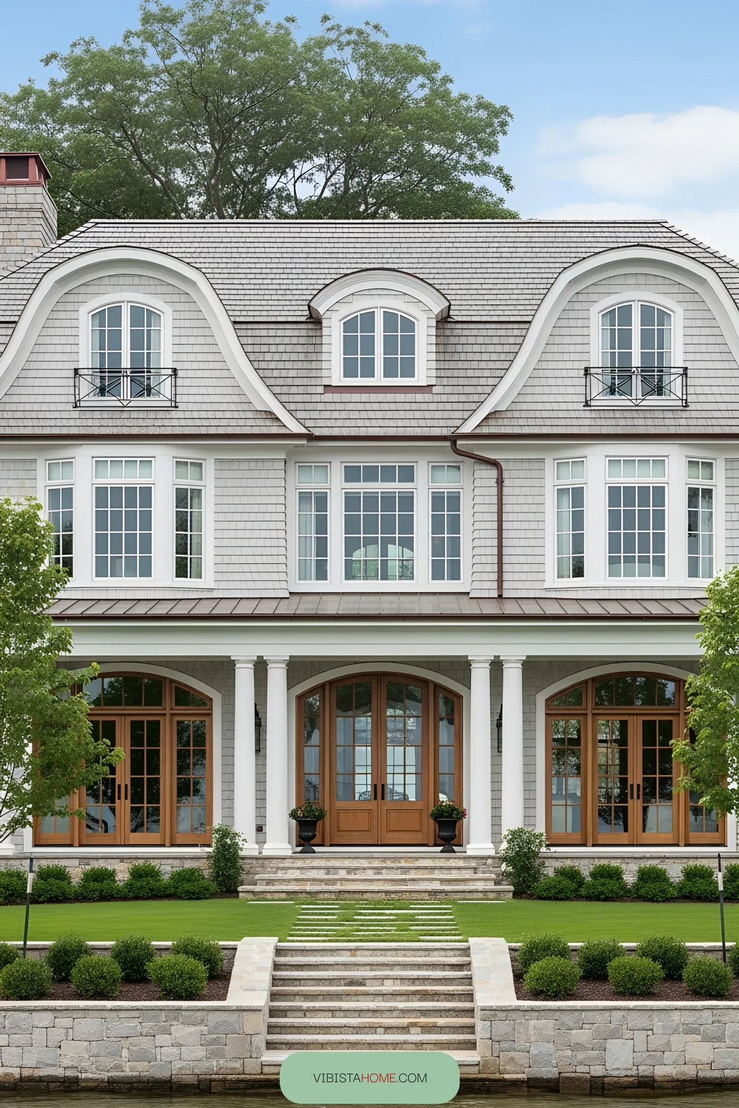 A Luxurious Getaway on the Lakefront