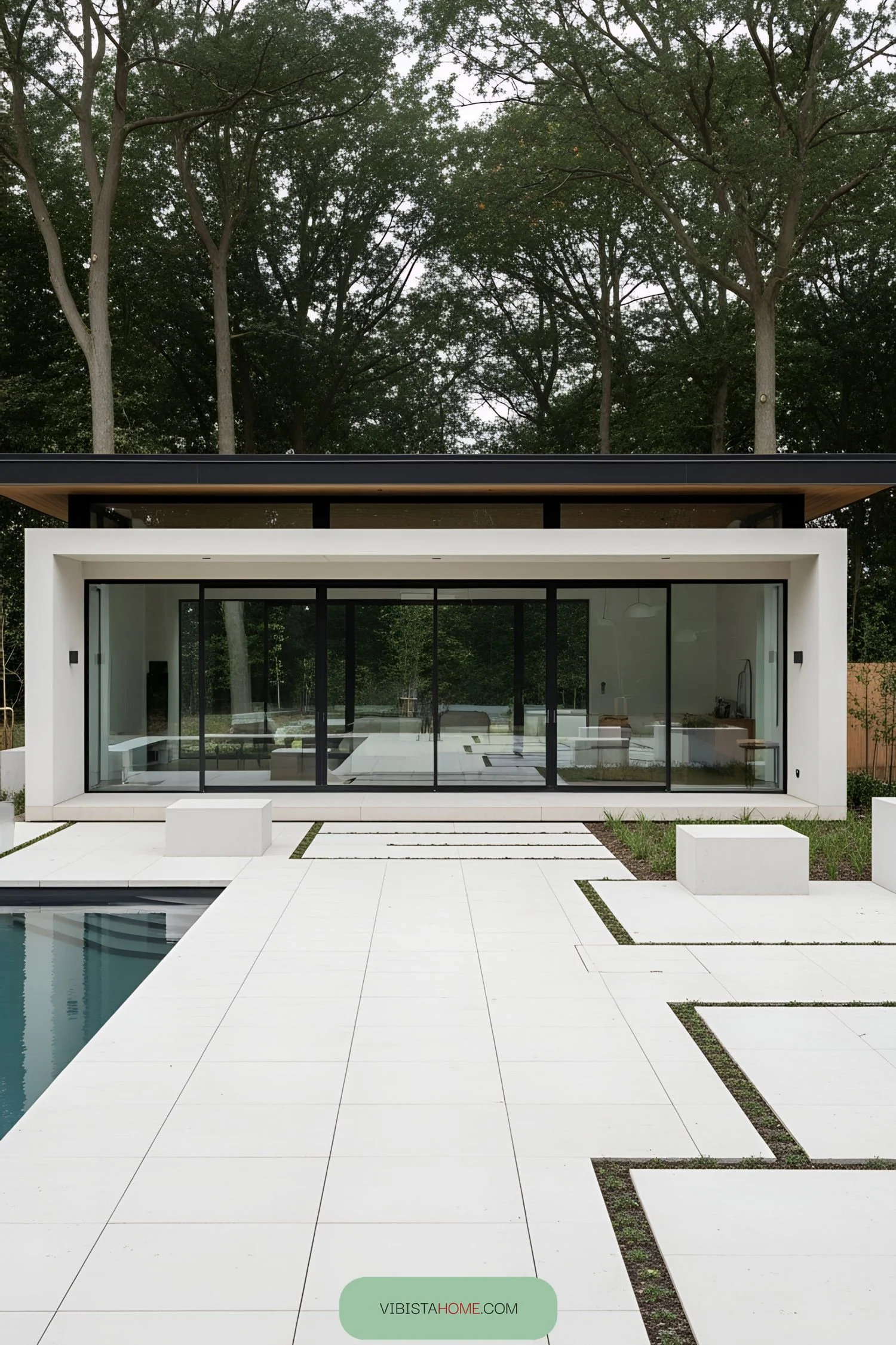 Aqua Chic: A Standout Pool House Design