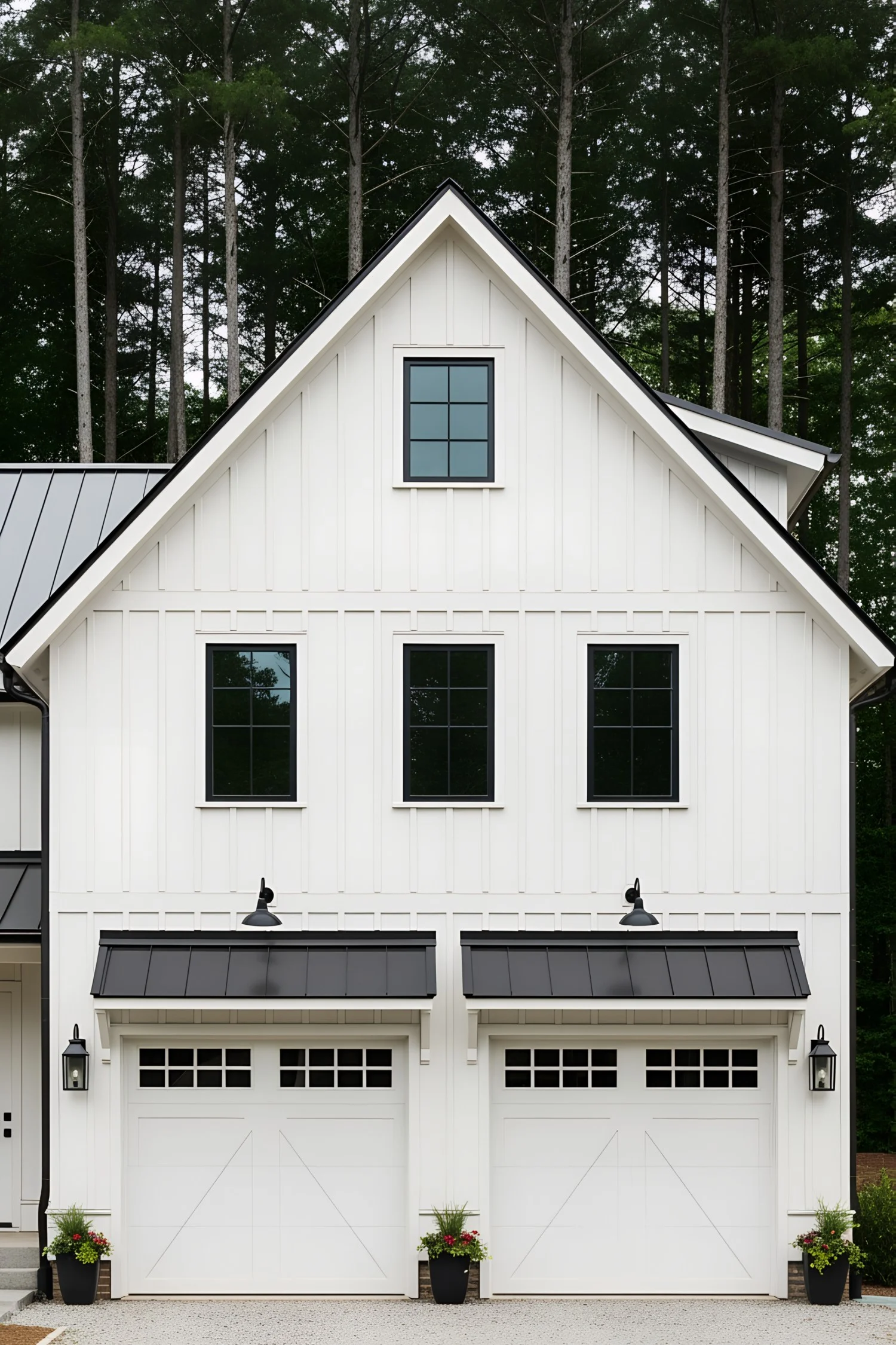 19 Farmhouses with Garages That Are Pure Eye Candy