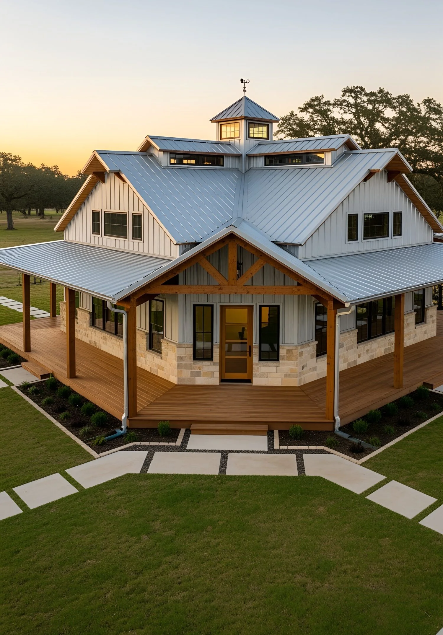 23 Stunning Barndominiums with Wraparound Porches to Love